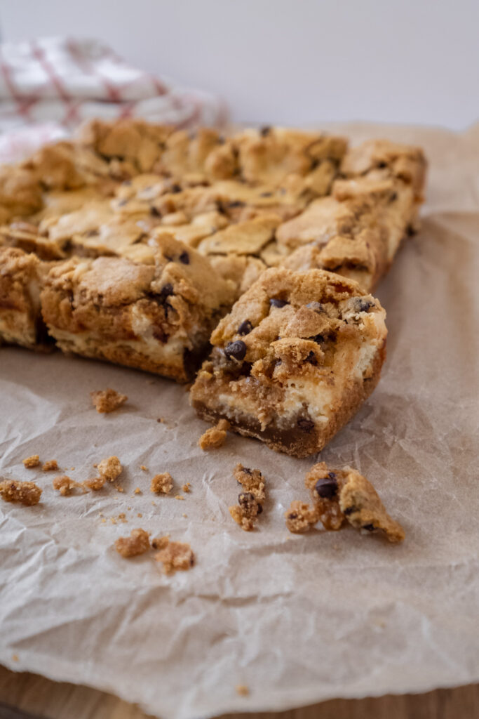 pumpkin chocolate chip cheesecake bars 