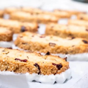 cranberry pistachio biscotti