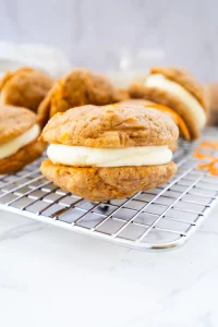 carrot cake whoopie pies