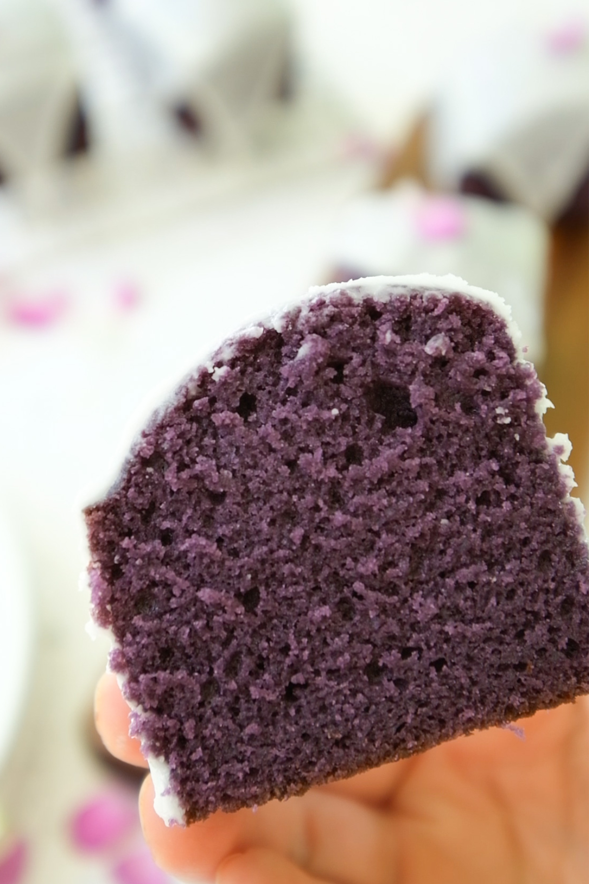 cut inside of pound cake