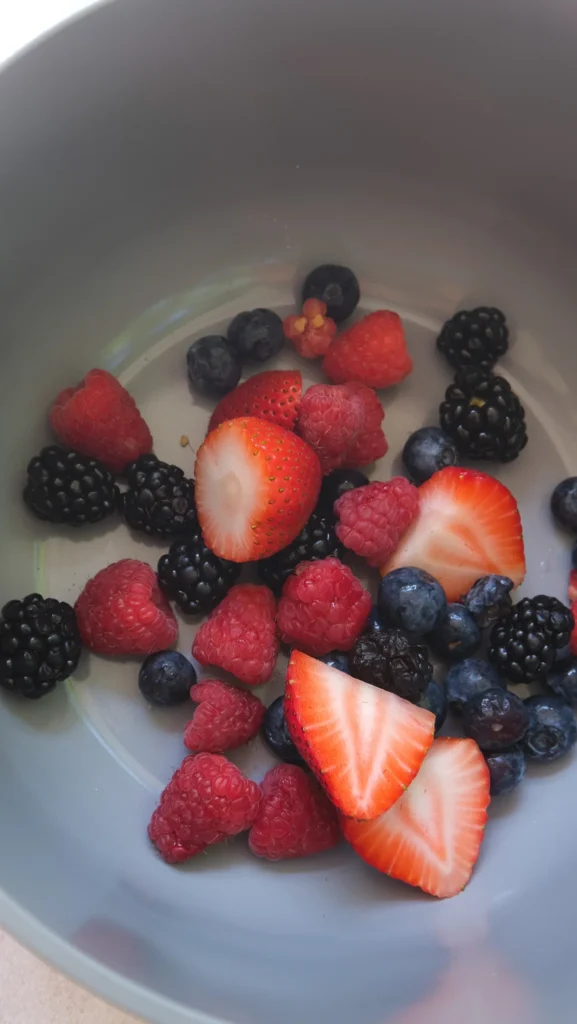 Berry Chantilly Cake 