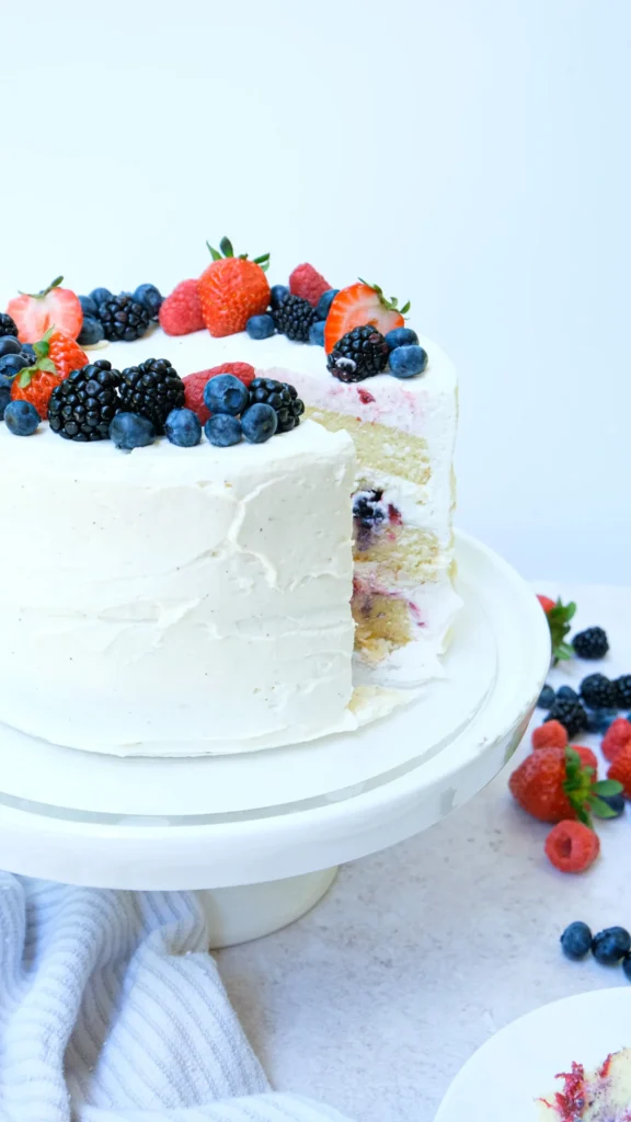 Berry Chantilly Cake 