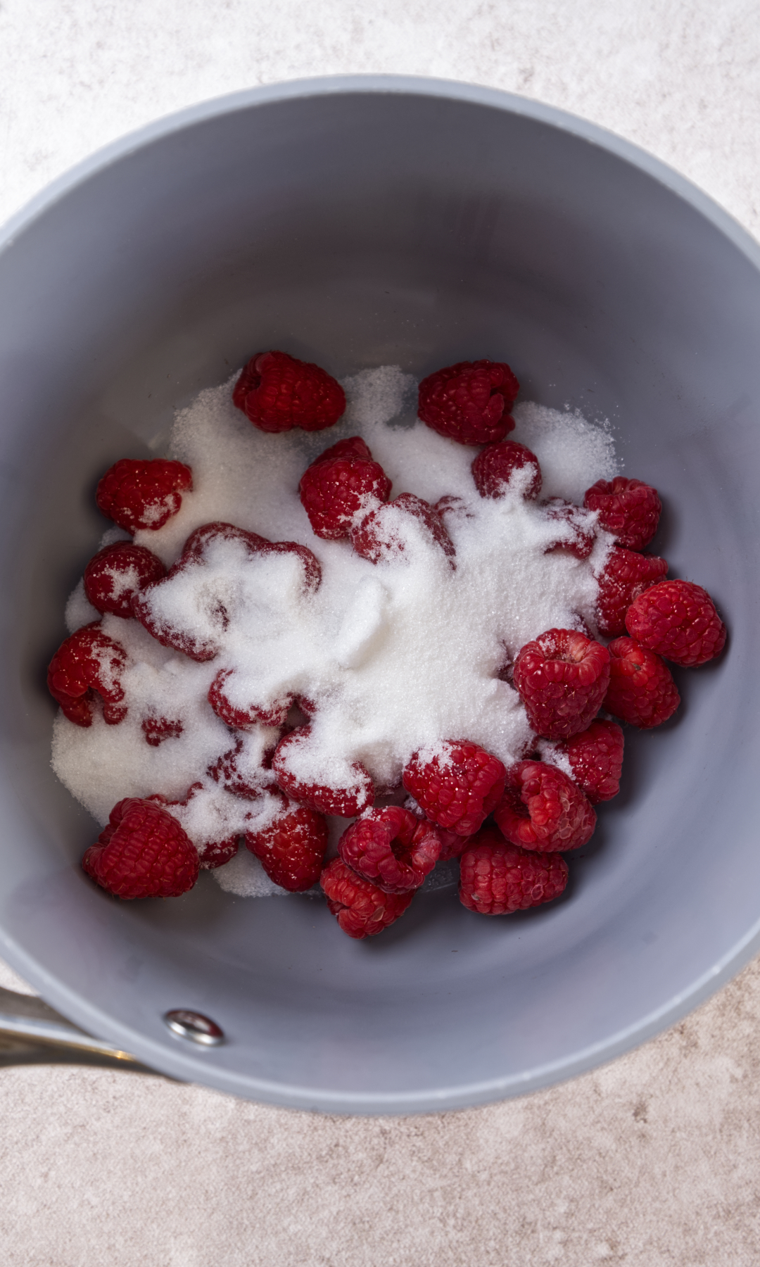 raspberries in pot with sugar 