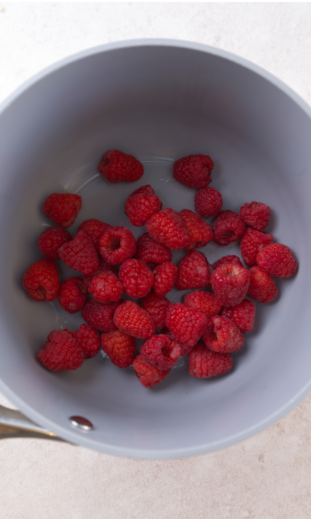 raspberries in pot 