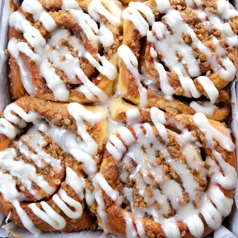 Apple Crumble Cinnamon Rolls