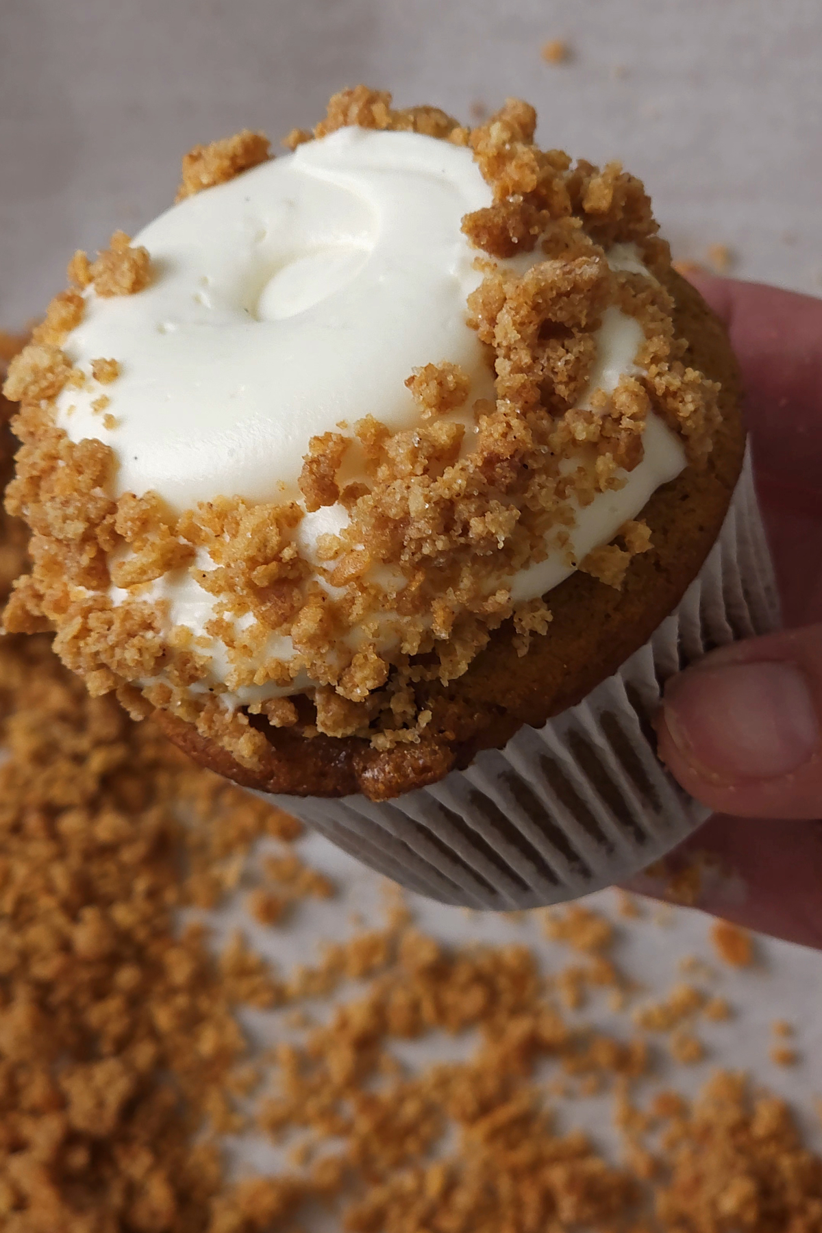 pumpkin cheesecake cupcakes tiled to side angle
